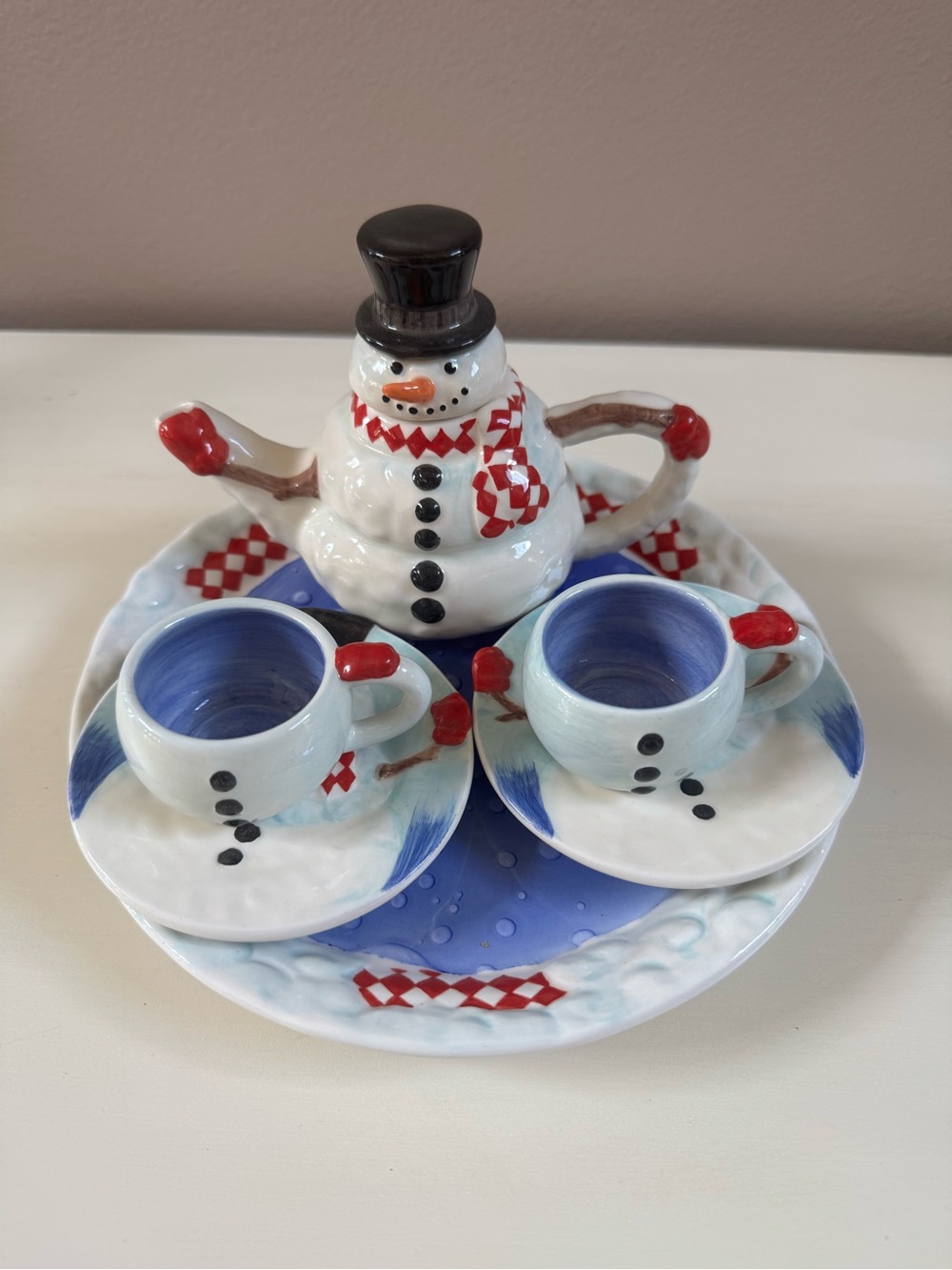 Mudpie Ceramic Snowman Tea Set Blue and white with red checked pattern 7 piece